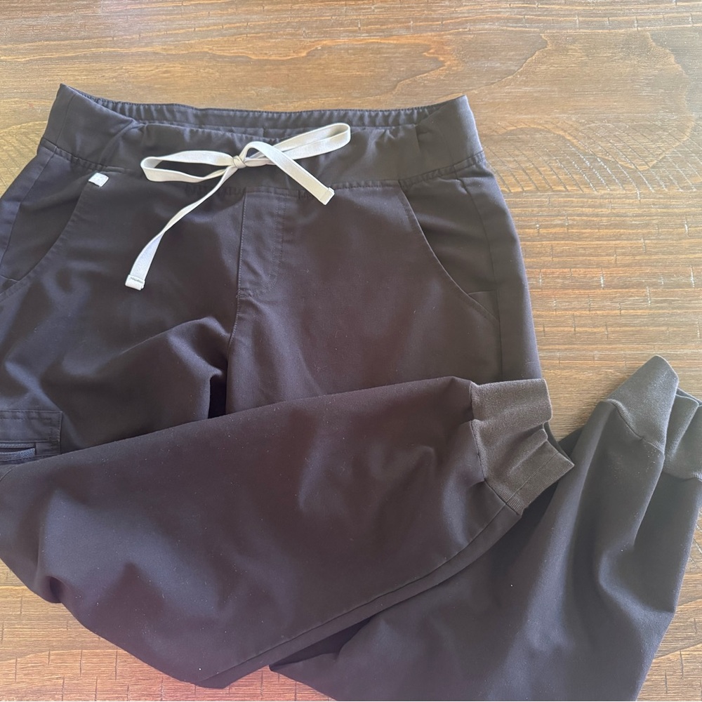 FIGS Black Jogger Pants size MED/petite